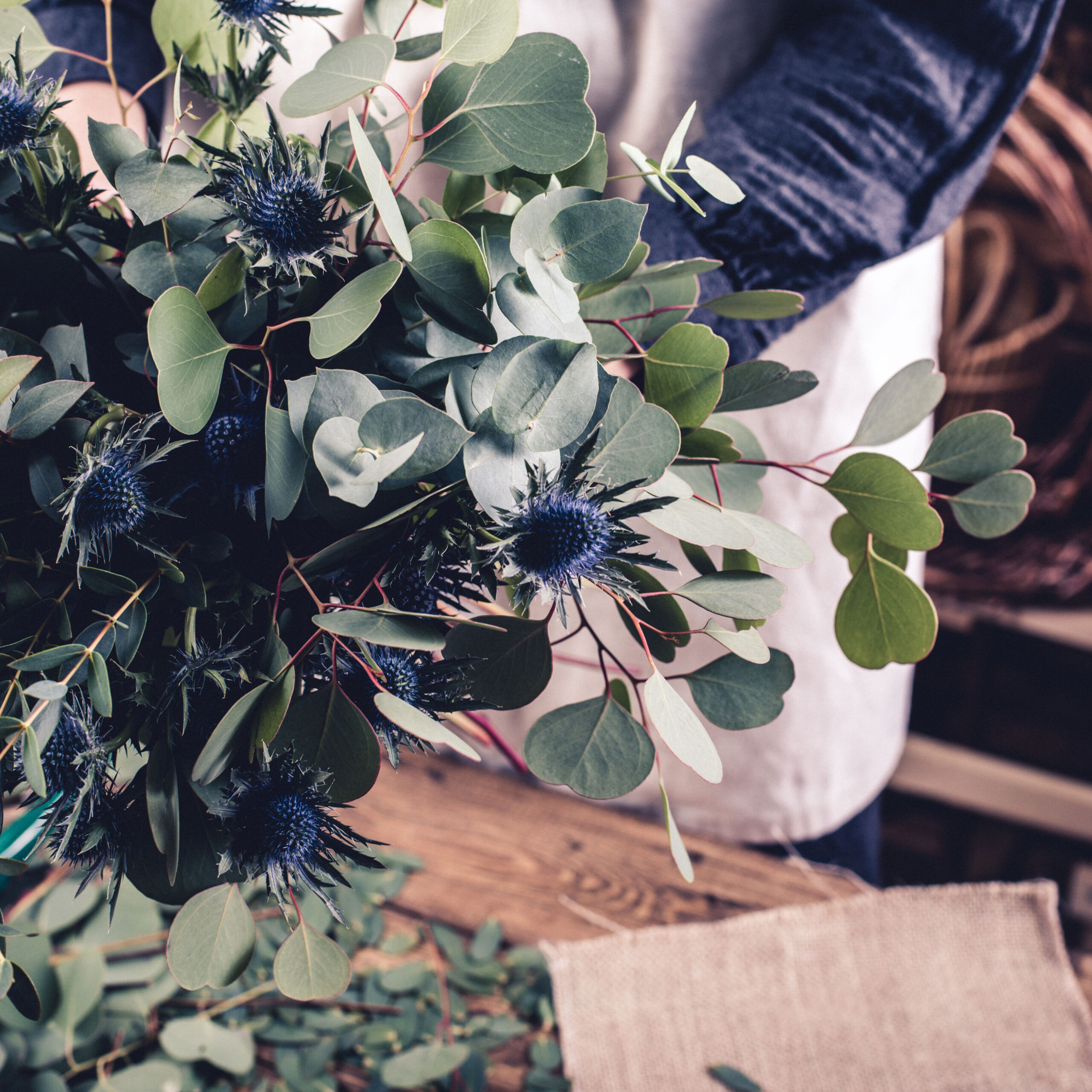 Blumen zusammen binden Blumen zusammen binden
